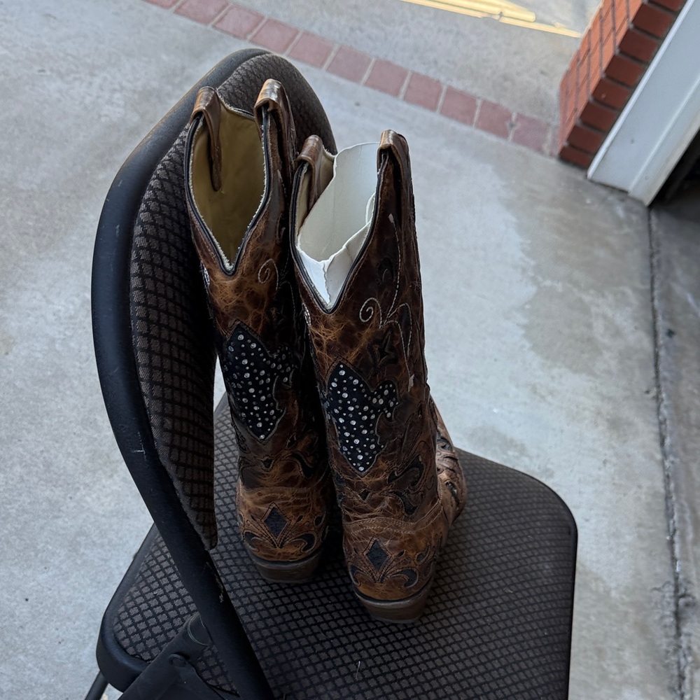 Embroidered Brown Cowboy Boots with Black Details - Picture 3 of 3